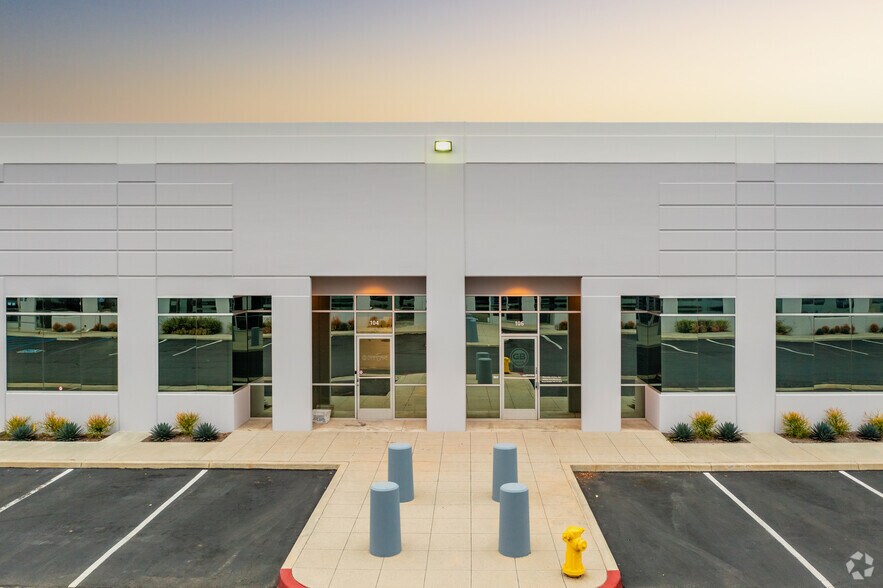 20512 Crescent Bay Dr, Lake Forest, CA à louer - Photo du bâtiment - Image 3 de 4