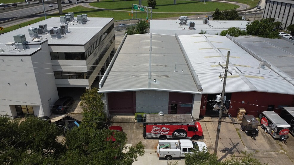 2504 Metairie Lawn Dr, Metairie, LA à louer - Photo du bâtiment - Image 3 de 5