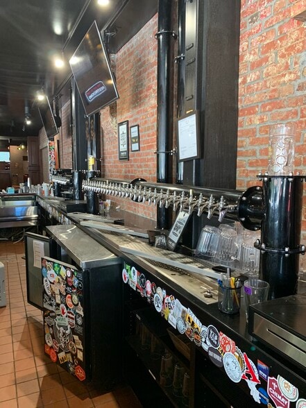 401-411 Westport Rd, Kansas City, MO for lease - Building Photo - Image 3 of 43