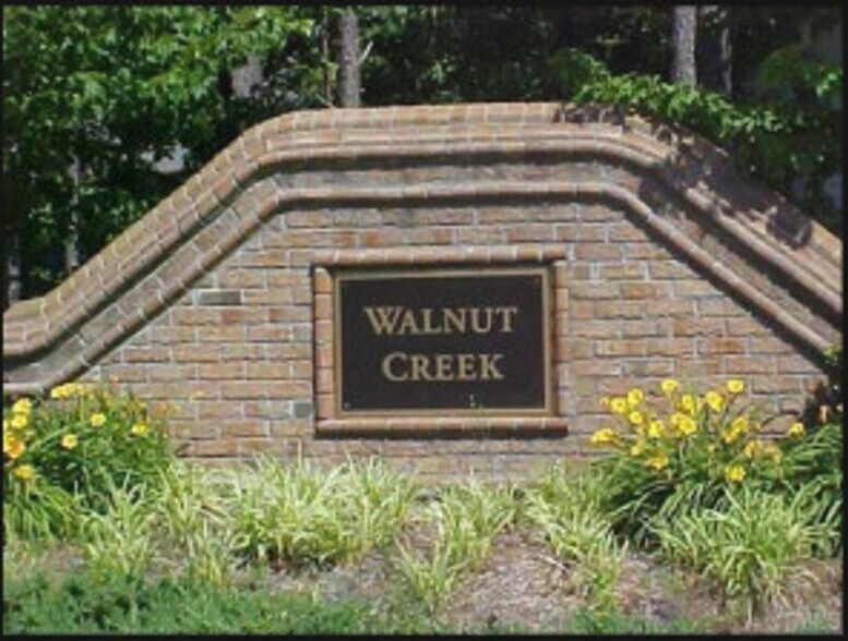 204 Pinecroft Dr., Clayton, NC à vendre - Aérien - Image 2 de 2