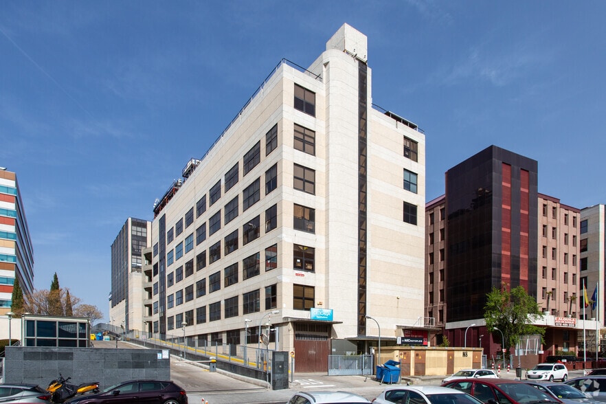 Calle María Tubau, 8, Madrid, Madrid for lease - Building Photo - Image 2 of 3