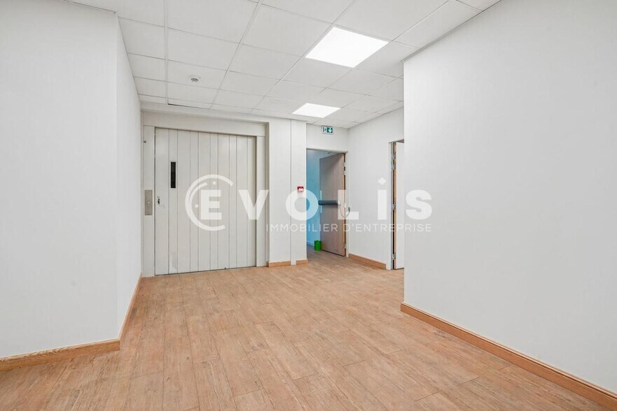 Bureau dans Clamart à louer - Hall d’entrée - Image 3 de 13