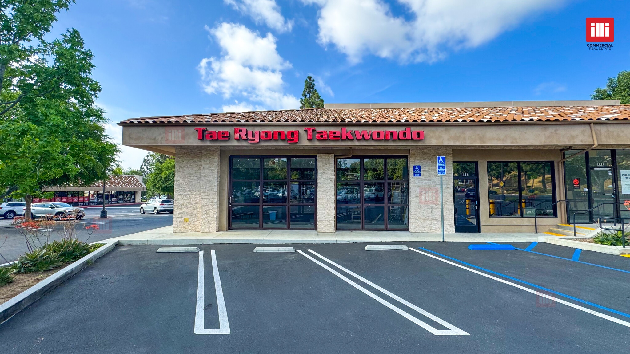 650-728 N Moorpark Rd, Thousand Oaks, CA for lease Building Photo- Image 1 of 5