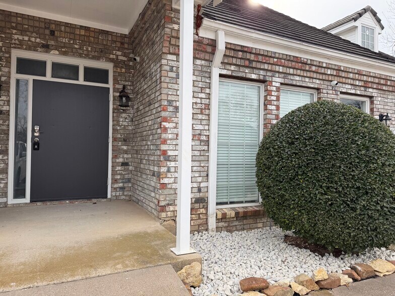 912 W Randol Mill Rd, Arlington, TX à louer - Photo du bâtiment - Image 2 de 10