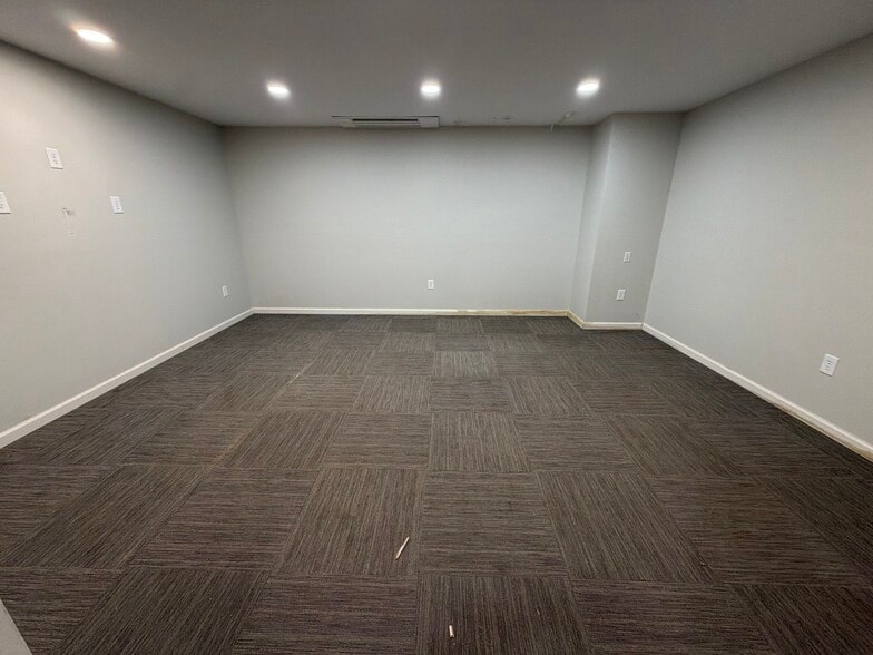 131 Reep Dr, Morganton, NC for sale - Building Photo - Image 2 of 7