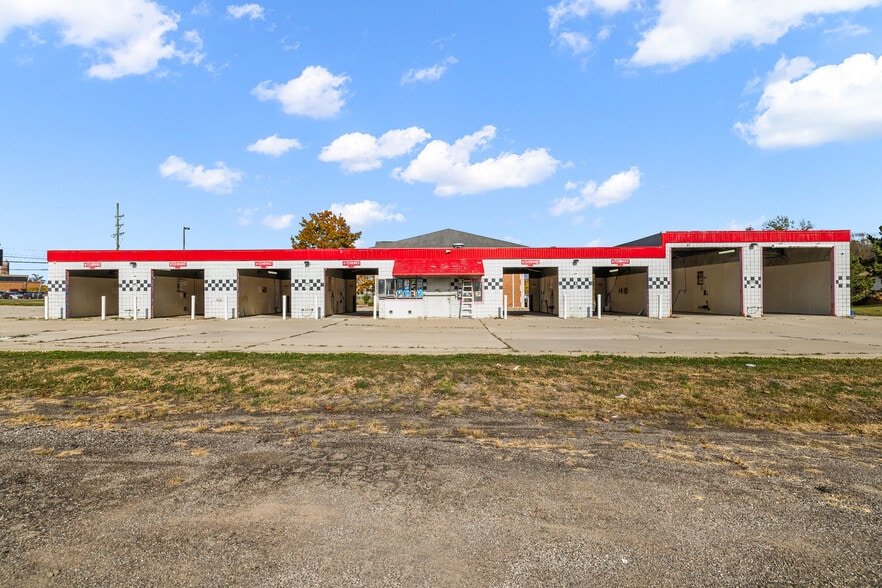 47720 Gratiot Ave, Chesterfield, MI for sale - Building Photo - Image 1 of 7