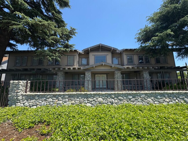 Plus de détails pour 437 N Riverside Ave, Rialto, CA - Bureau à louer