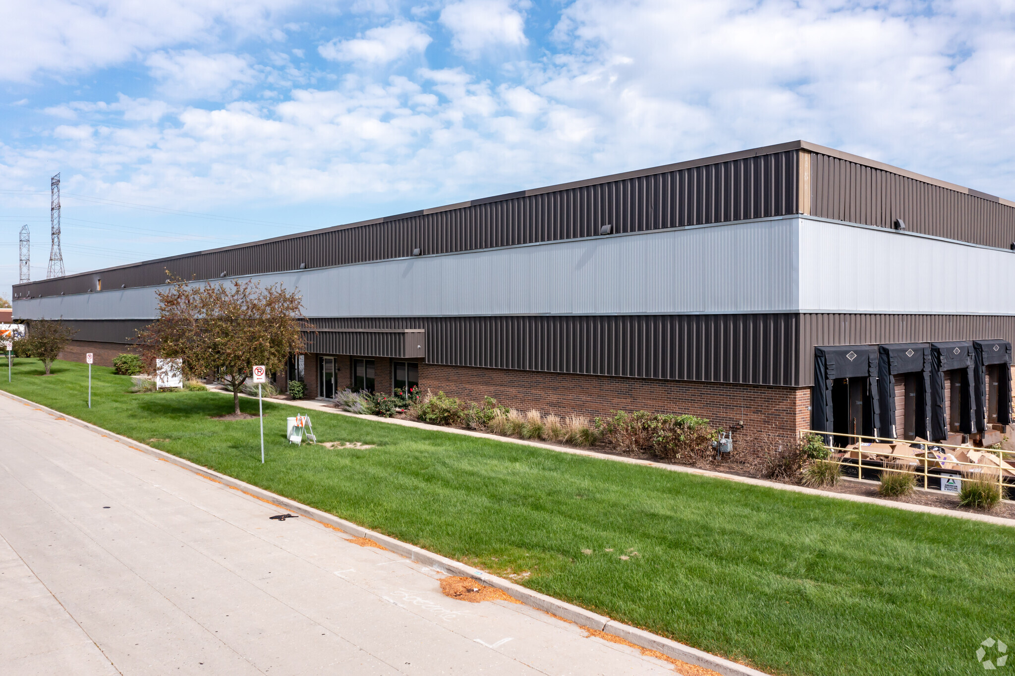 1111 N Du Page Ave, Lombard, IL for lease Primary Photo- Image 1 of 7