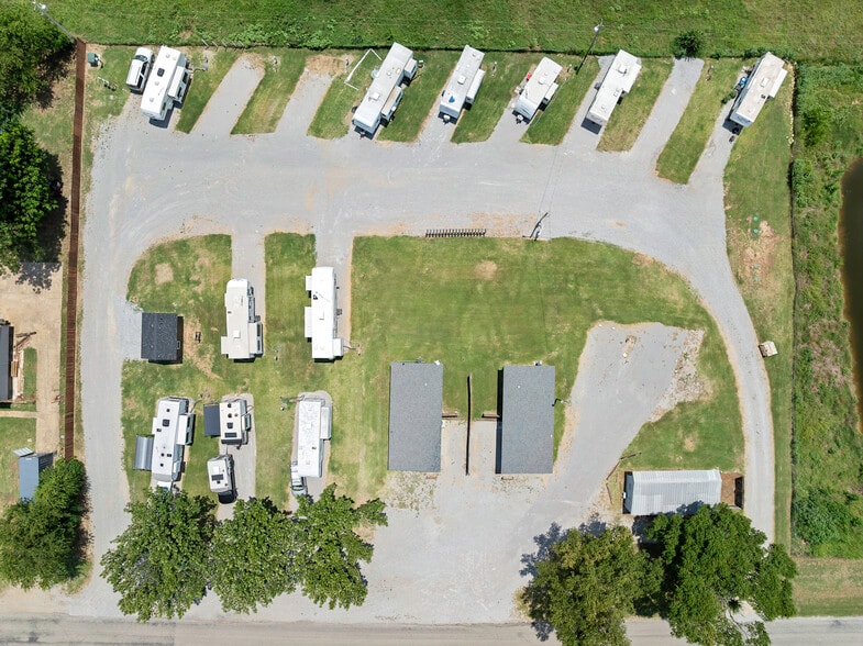 11889 Indian Trails Rd, Marietta, OK for sale - Building Photo - Image 2 of 20