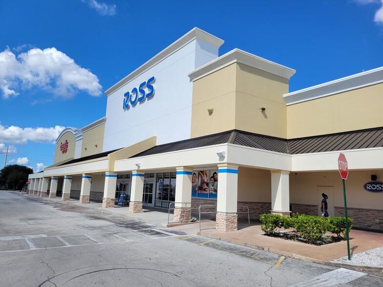 3205-3235 S John Young Pky, Kissimmee, FL for lease - Building Photo - Image 3 of 5