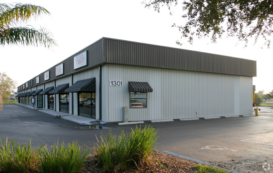1301 Rail Head Blvd, Naples, FL for lease - Building Photo - Image 2 of 4