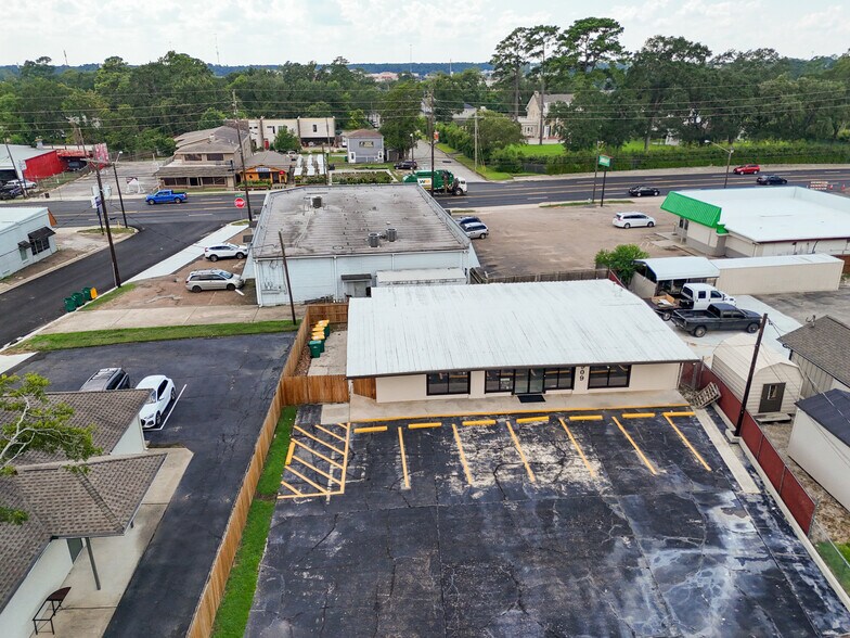 909 Houston St, Conroe, TX à vendre - Photo du bâtiment - Image 2 de 31