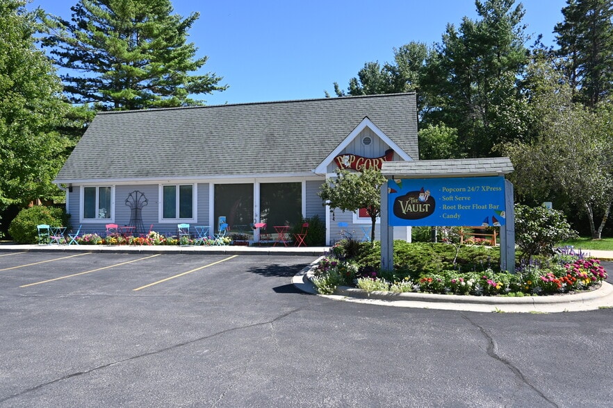 12046 State Hwy 42, Ellison Bay, WI for sale - Building Photo - Image 2 of 23