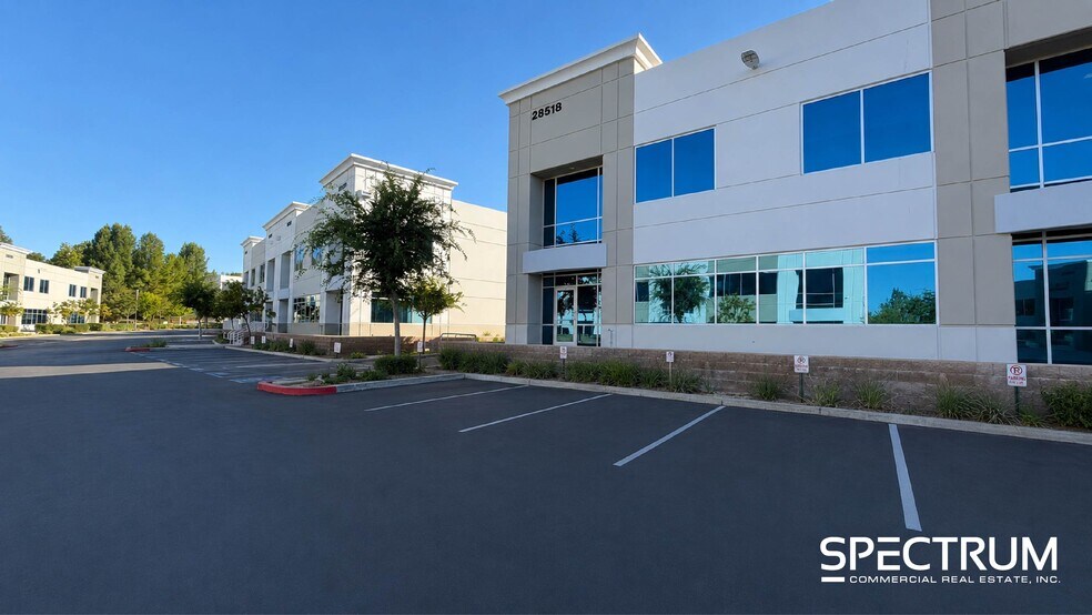 28512-28518 Constellation Rd, Valencia, CA à louer - Photo du bâtiment - Image 2 de 9