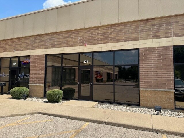 9114 Virginia Rd, Lake In The Hills, IL à louer - Photo du bâtiment - Image 2 de 6