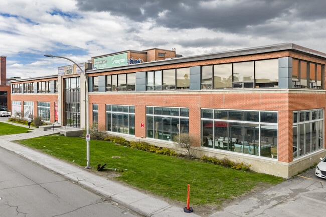 Plus de détails pour 4360 Ch de la Côte-de-Liesse, Mt Royal, QC - Flex à vendre