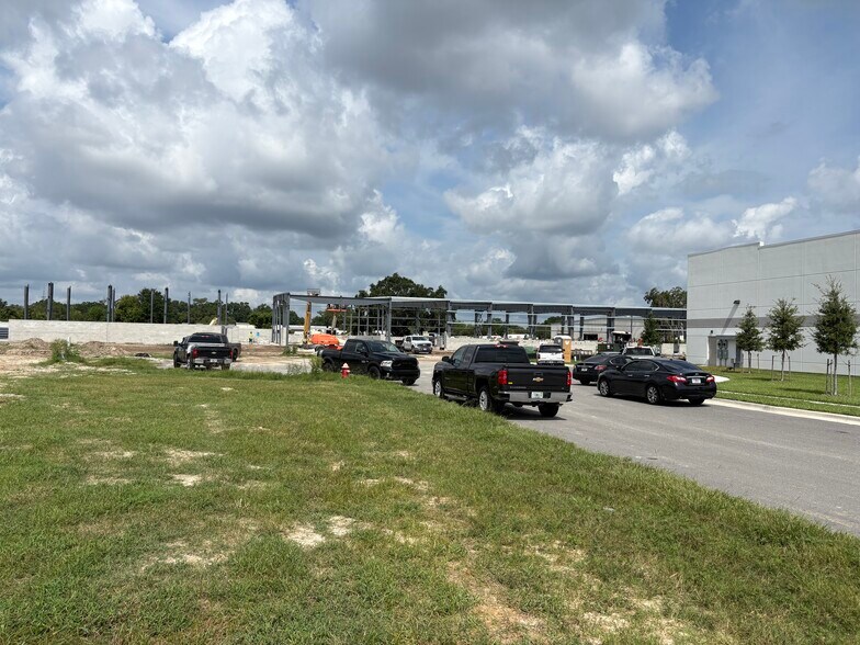 3882 Enterprise Way, Sanford, FL à louer - Photo du bâtiment - Image 3 de 5