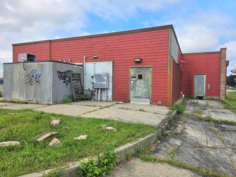 2750 S 3rd St, Terre Haute, IN à louer - Photo du bâtiment - Image 2 de 9