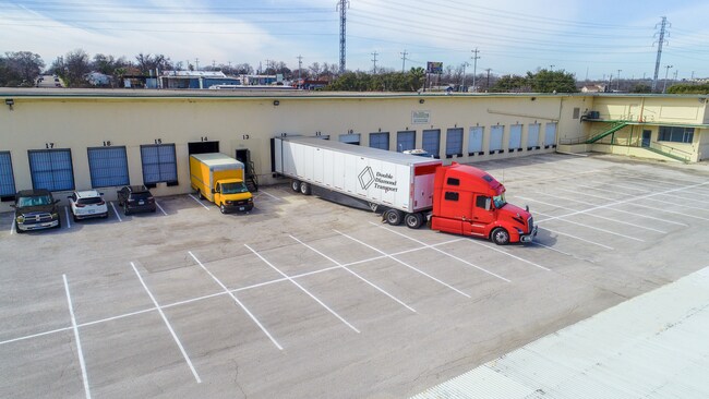 More details for 3000 E Houston St, San Antonio, TX - Industrial for Lease