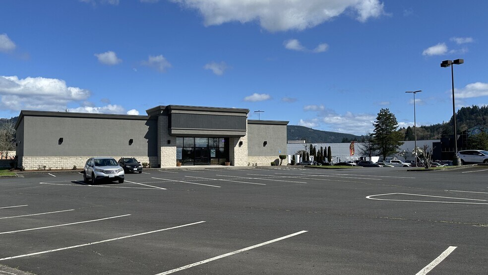 421 Three Rivers Dr, Kelso, WA à louer - Photo du bâtiment - Image 3 de 13