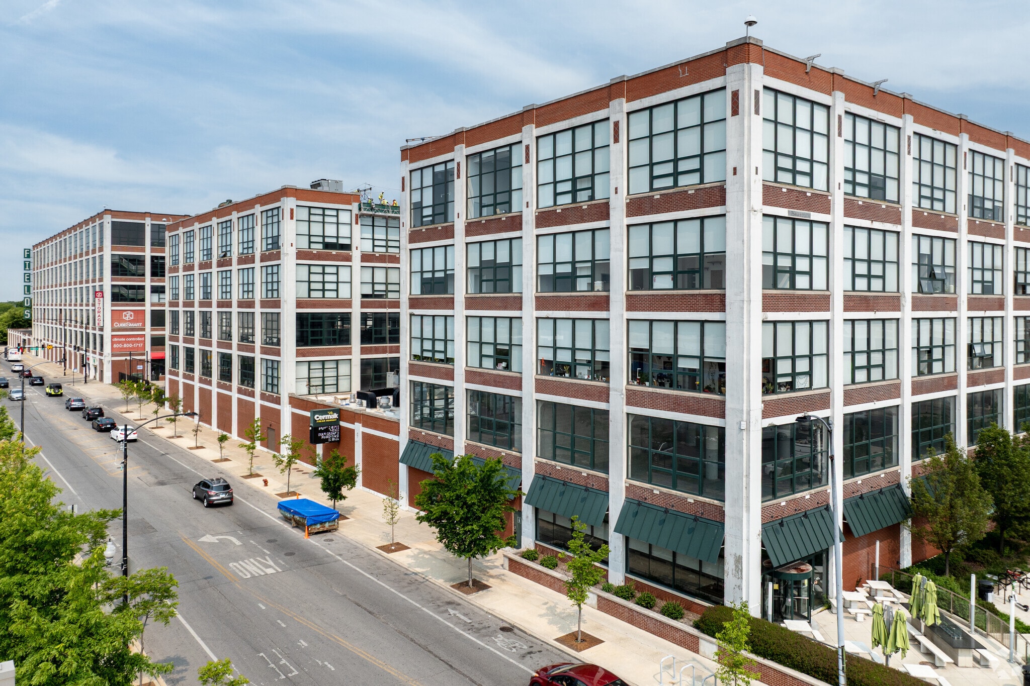 4000 W Diversey Ave, Chicago, IL for lease Primary Photo- Image 1 of 9