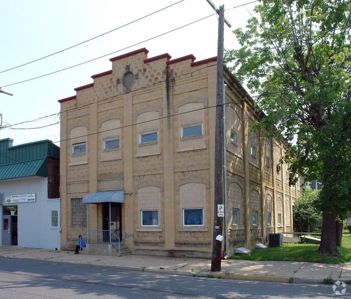 N 14th Street Portfolio portfolio of 4 properties for sale on LoopNet.ca - Primary Photo - Image 3 of 4