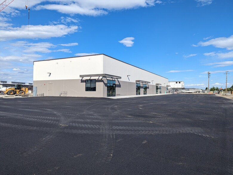 2201 N Commercial Ave, Pasco, WA for lease - Building Photo - Image 1 of 20