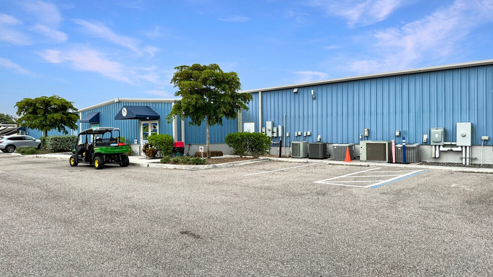 2551 Taylor Rd, Punta Gorda, FL for sale - Building Photo - Image 2 of 10