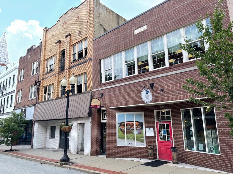 128 S Pennsylvania Ave, Greensburg, PA à vendre - Photo du bâtiment - Image 2 de 17