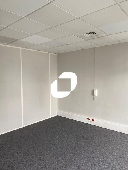Office in Grenoble for sale - Interior Photo - Image 3 of 7