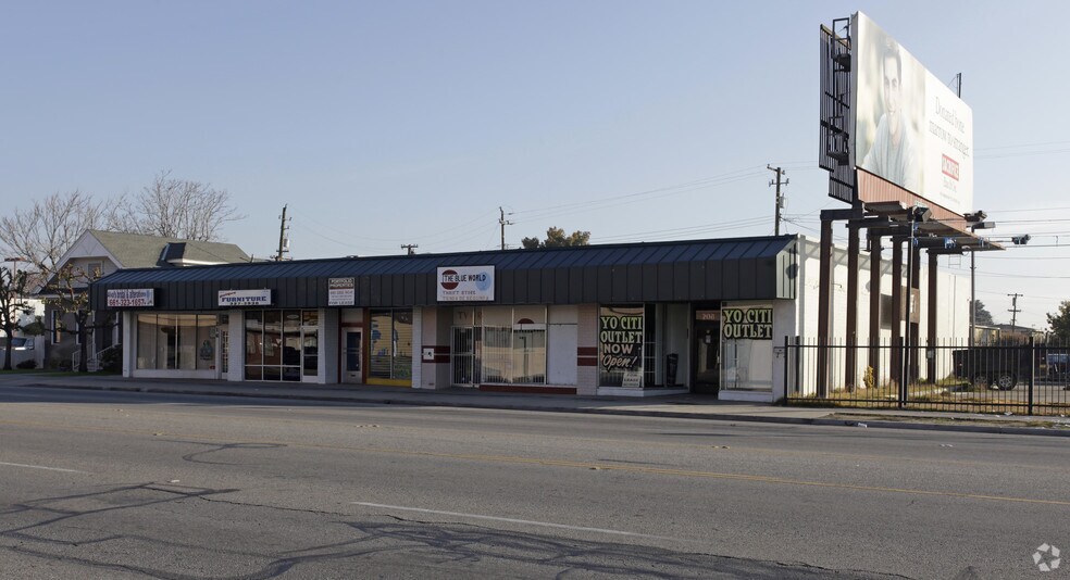 208-216 Chester Ave, Bakersfield, CA for sale - Primary Photo - Image 1 of 5