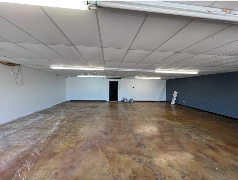 2840 NW 59th St, Oklahoma City, OK for lease - Interior Photo - Image 2 of 4