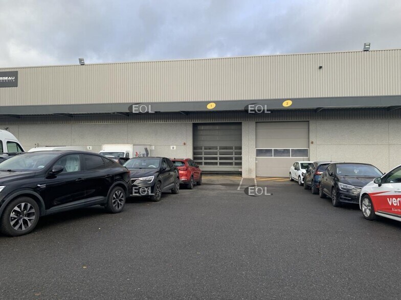 Flex in Cergy for lease - Building Photo - Image 2 of 11