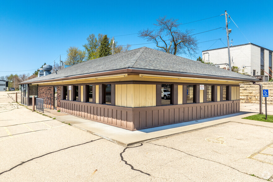 2075 John F Kennedy Rd, Dubuque, IA à vendre - Photo du bâtiment - Image 1 de 1