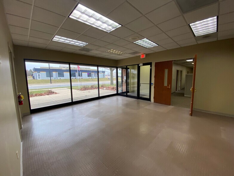 201 Devonshire Dr, Champaign, IL à louer - Photo intérieure - Image 2 de 9