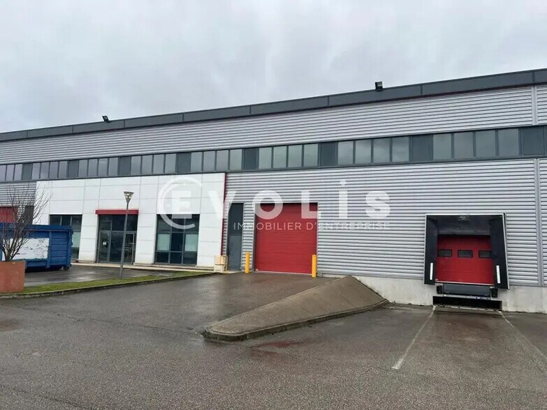 Flex dans Meyzieu à louer - Photo du bâtiment - Image 3 de 19