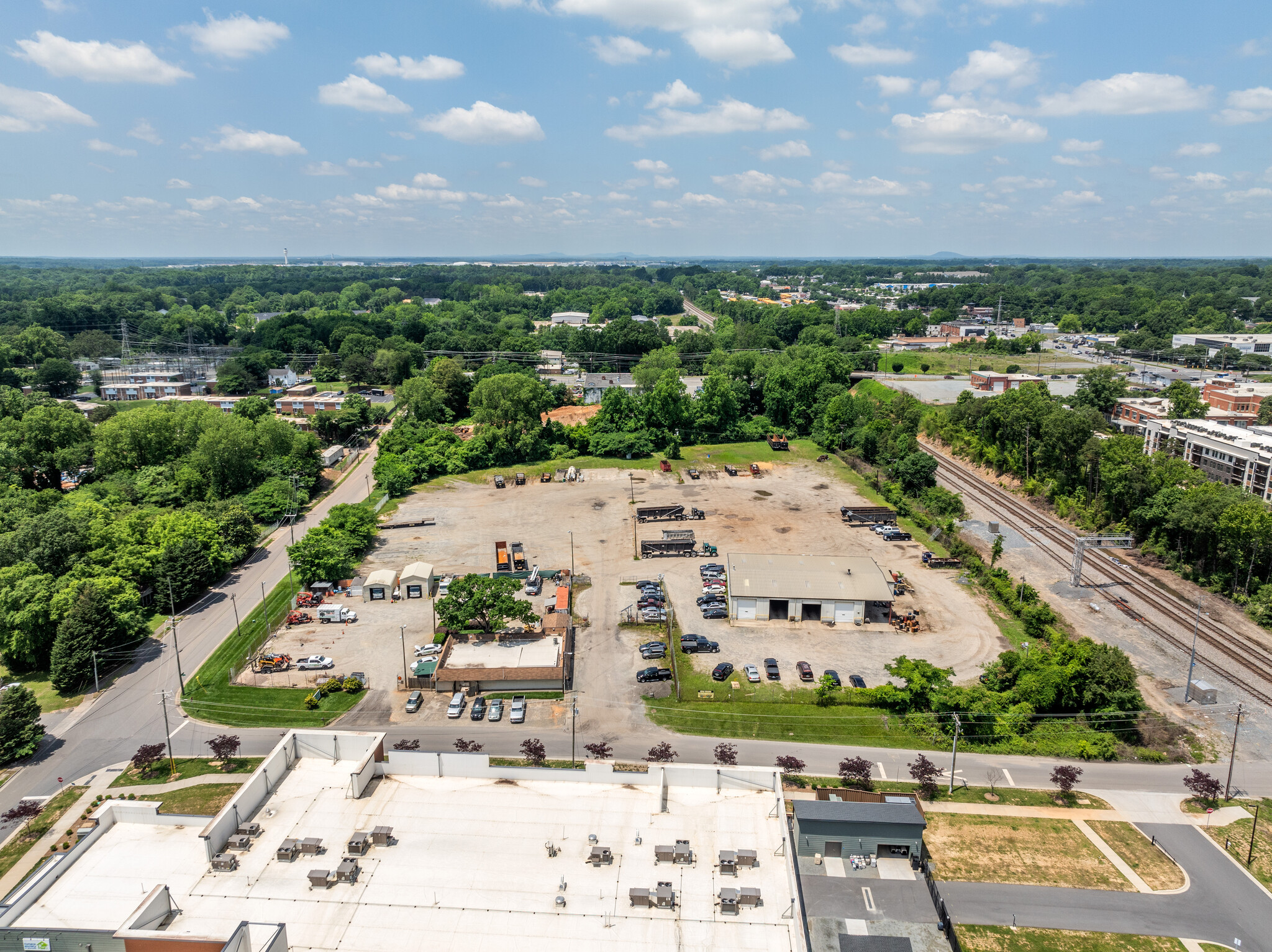 2420-2426 Berryhill Rd, Charlotte, NC for lease Building Photo- Image 1 of 3