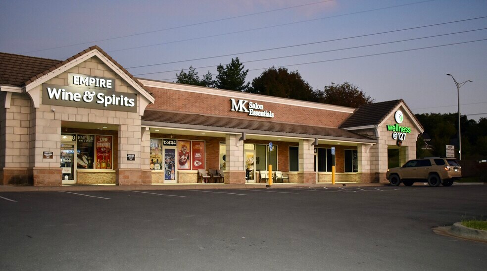 13440-13456 W 127th St, Overland Park, KS for lease - Primary Photo - Image 1 of 3