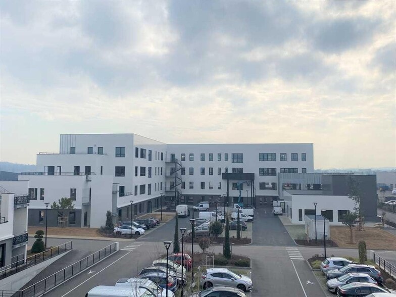 Office in Genas for lease - Building Photo - Image 3 of 13