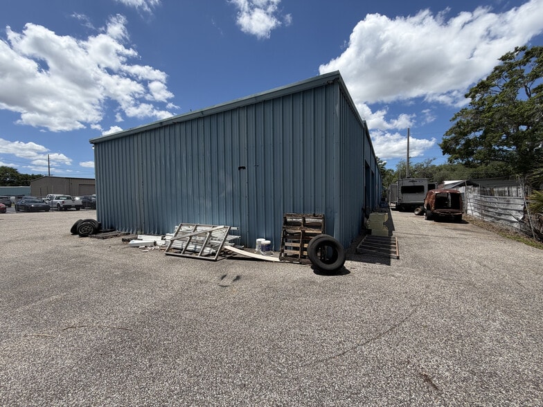 15921 N Florida Ave, Lutz, FL à louer - Photo du bâtiment - Image 2 de 18