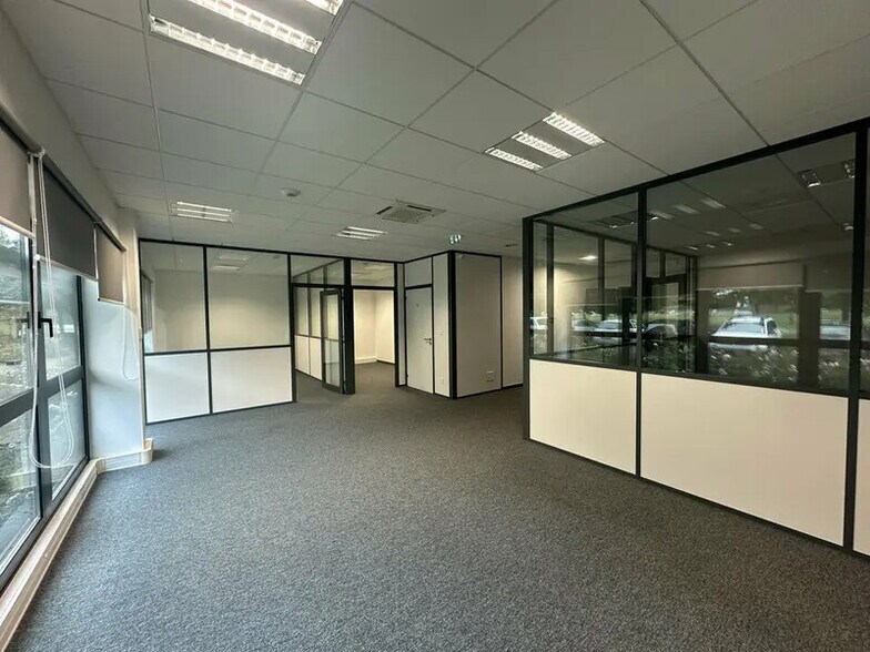 Office in Schiltigheim for lease - Interior Photo - Image 2 of 5