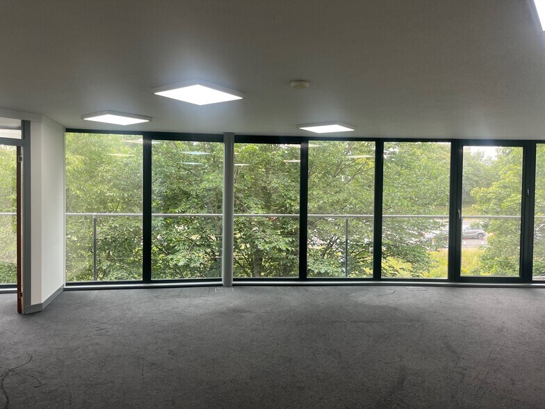 29 Canal St, Glasgow for lease - Building Photo - Image 2 of 4