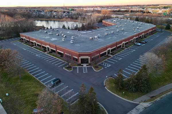 7351 Kirkwood Ln N, Maple Grove, MN à louer - Photo du bâtiment - Image 2 de 8