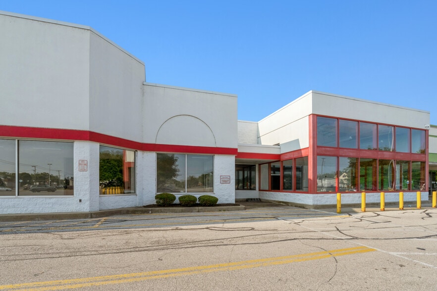 1144 W Prospect Rd, Ashtabula, OH for lease - Building Photo - Image 2 of 5
