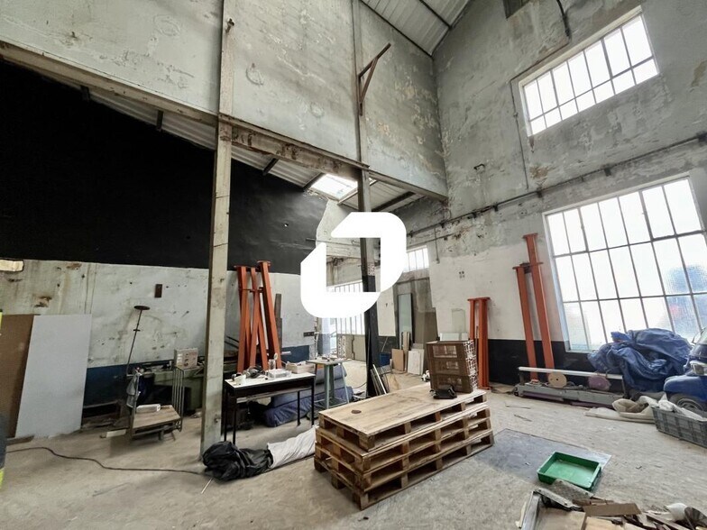 Flex in Neuville-sur-Saône for lease - Interior Photo - Image 3 of 12