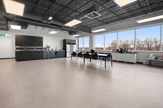 875 Boul Charest O, Québec, QC for lease Interior Photo- Image 2 of 14