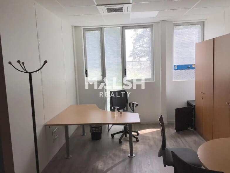 Bureau dans Rillieux-la-Pape à louer - Photo du bâtiment - Image 2 de 25
