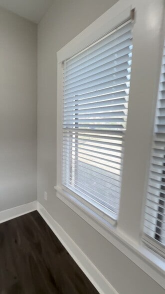 1101 N Thompson St, Conroe, TX for lease - Commercial Listing Video - Image 2 of 5