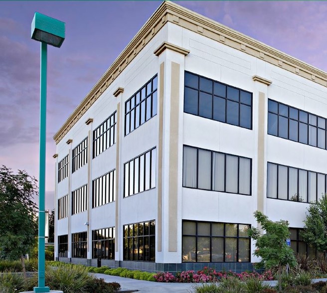 1425 W H St, Oakdale, CA for lease - Building Photo - Image 3 of 3