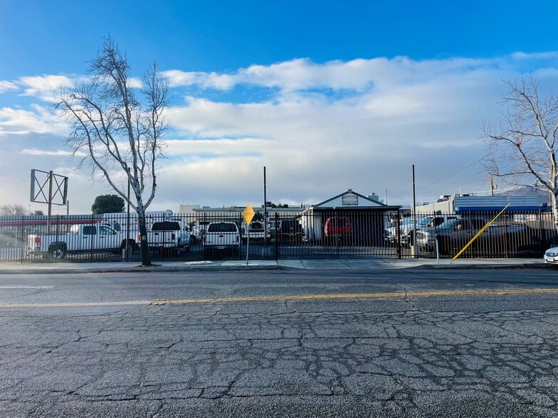 4870 Columbia Way, Lancaster, CA à vendre - Photo du bâtiment - Image 2 de 8